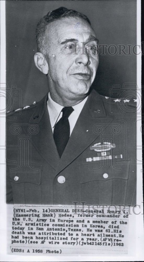 1958 Press Photo General Henry I. Hodes, known as Hammering Hank - Historic Images