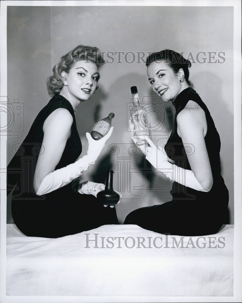 1956 Press Photo Heather Hewitt &amp; Patricia Stern with bottles on display - Historic Images