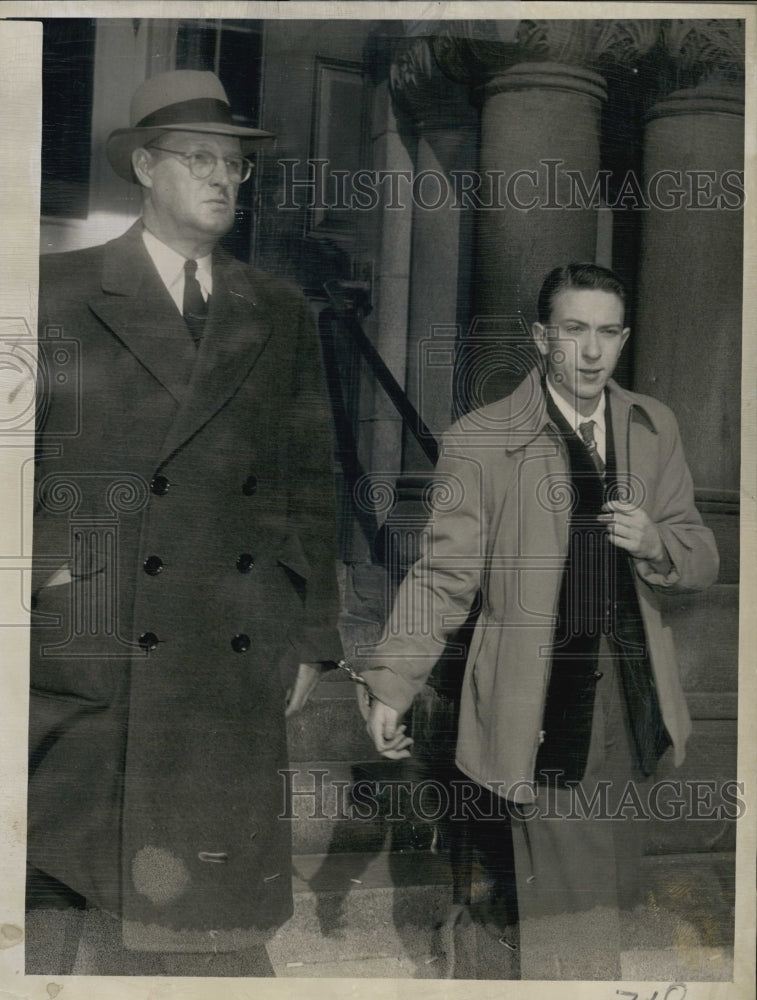 1955 Press Photo Richard E LaPlante arrested by Dep Sheriff C Giles for arson - Historic Images