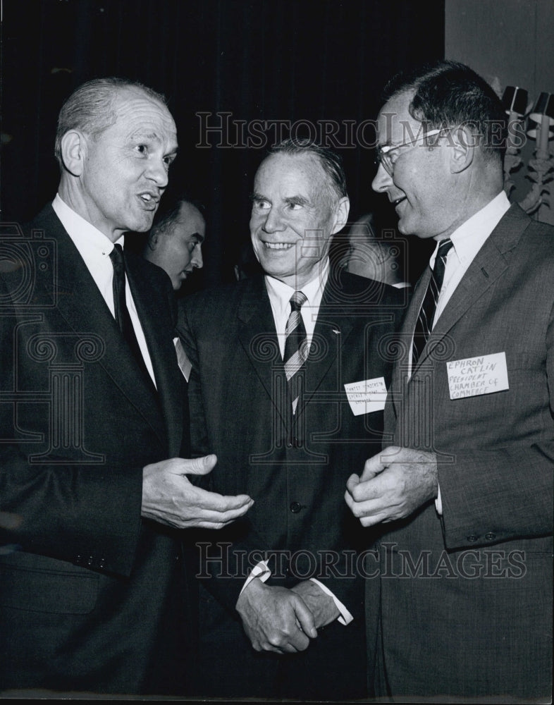 1962 Press Photo Mr. Don Greer of Associate Industries, Ernest Henderson - Historic Images