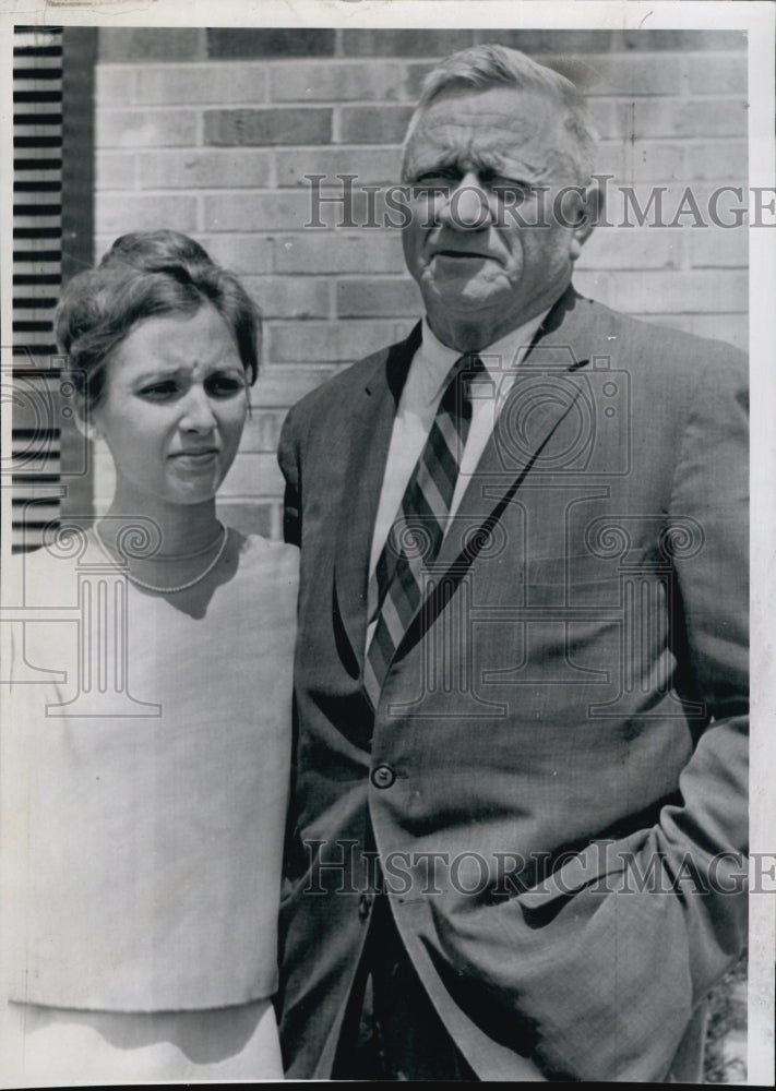 1963 Press Photo Judge William Douglas And His Wife - Historic Images