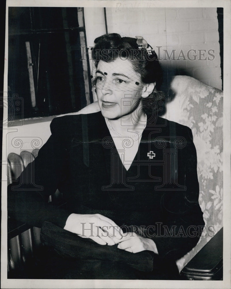 1944 Press Photo Mrs. Eleanor Bumstead Stevenson, Red Cross figure. - Historic Images