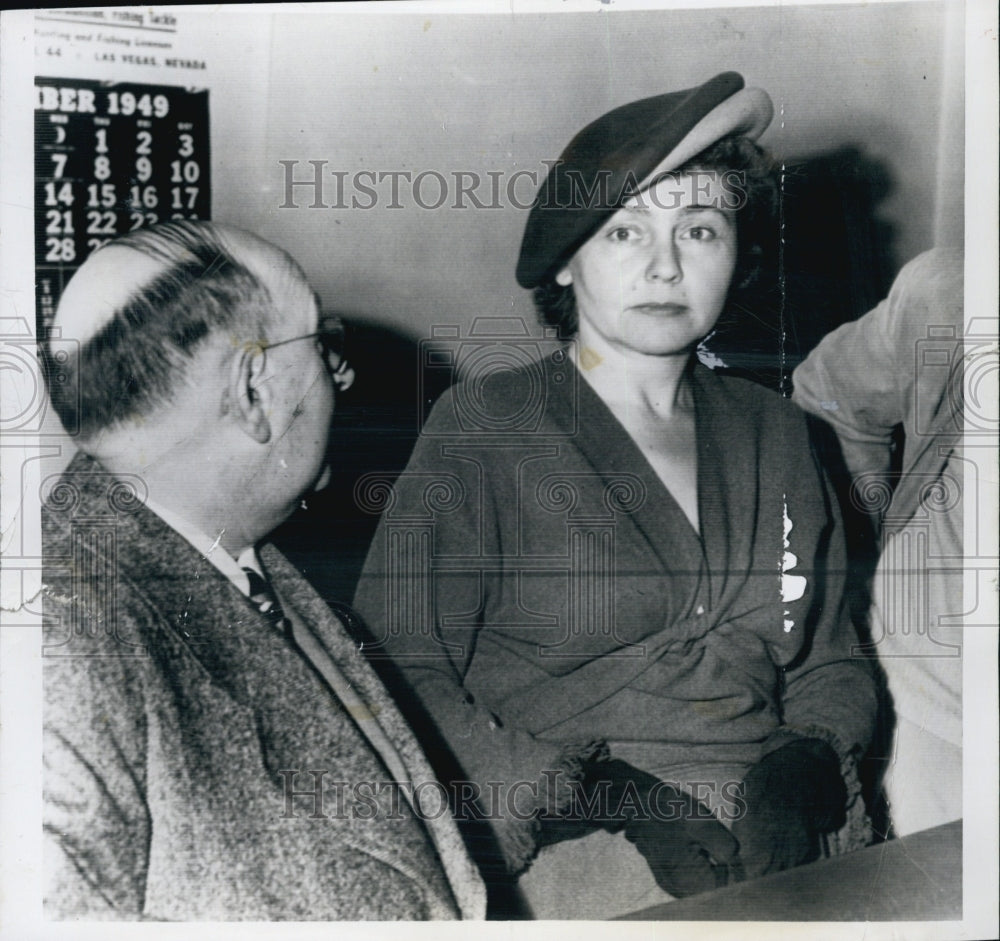 1949 Press Photo Mrs.Adlai Stevenson with her attorney. - Historic Images