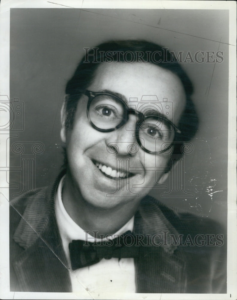 1974 Arnold Strong for play "The Odd Couple" - Historic Images