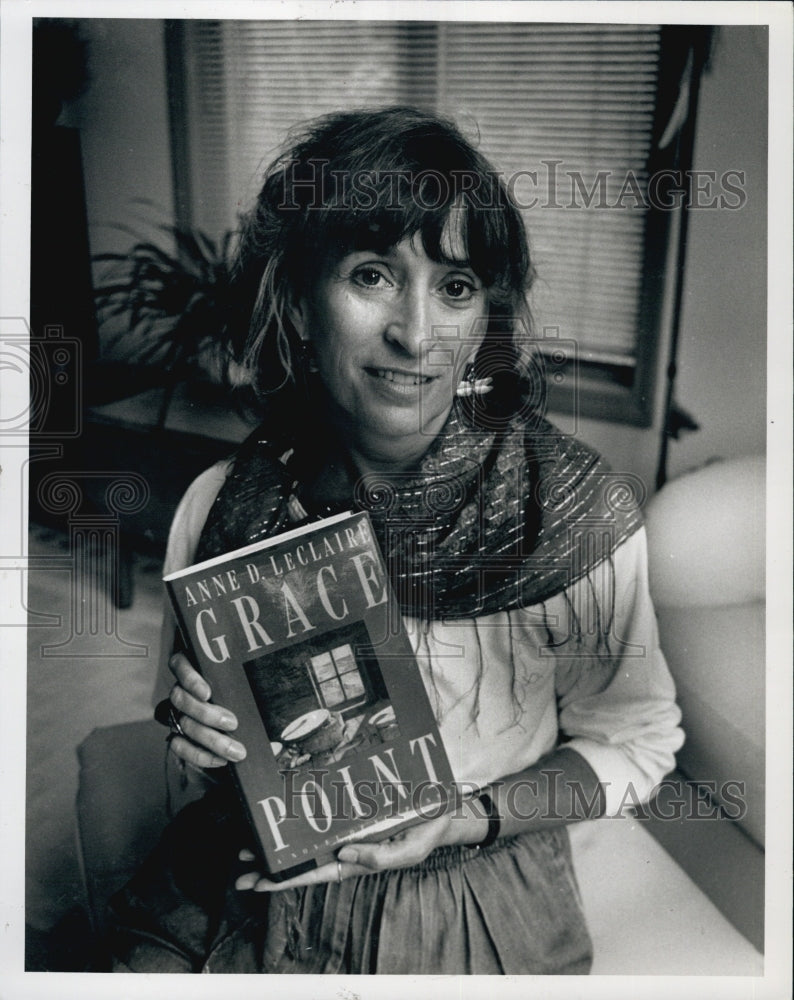 1992 Press Photo Anne D LeClaire author of &quot;Grace Point&quot; - Historic Images