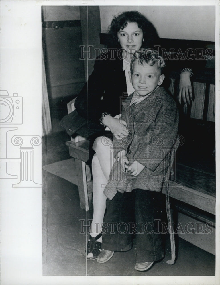 1947 Press Photo Wilma &amp; Gerald Children Of Parents Booked On Murder Charges - Historic Images