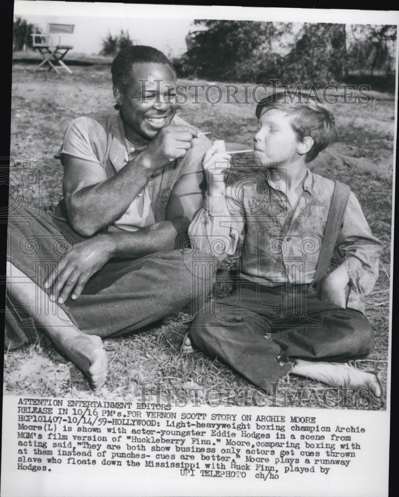 1959 Press Photo Boxing Champion Archie Moore and actor Eddie Hodges - Historic Images