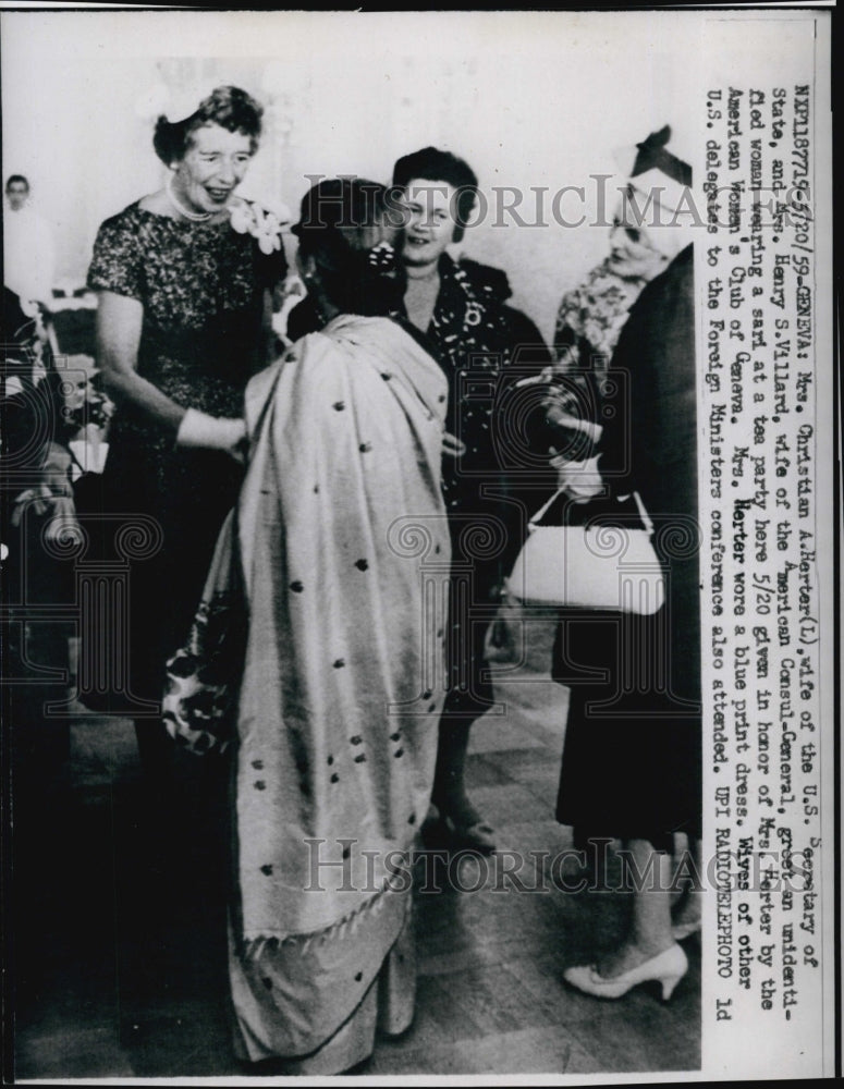 1959 Press Photo Mrs Christian Herter &amp; Mrs Henry Villiard At Tea Party - Historic Images