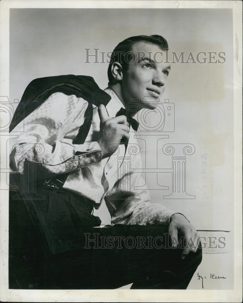 1957 Press Photo Actor Billy Fellows. - Historic Images