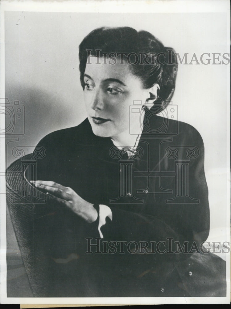 1957 Press Photo Elinor Hillyer Executive Editor of Beautiful House. - Historic Images