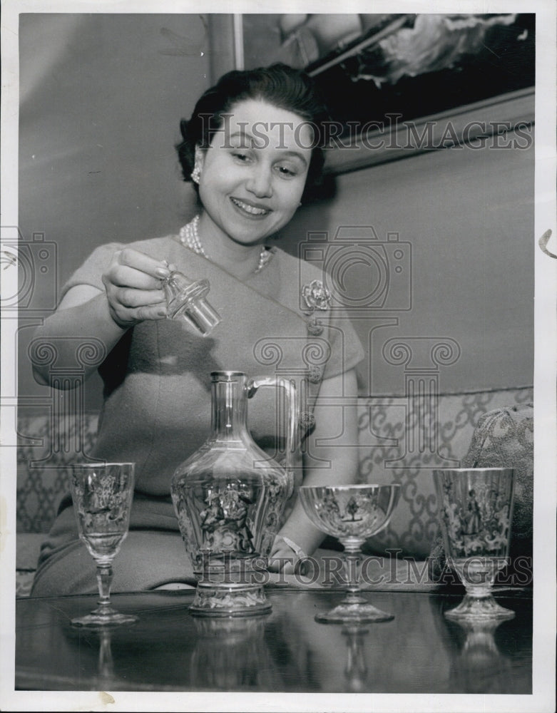 1967 Press Photo Dorothy Lee Jones National Glass Club - Historic Images