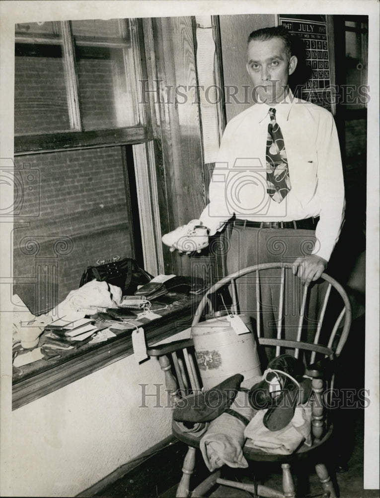 1947 Press Photo Capt Thomas Dawley of Metropolitan Police station - Historic Images