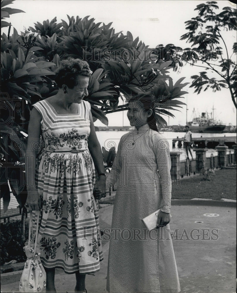 1959 Press Photo Mrs. Laura Mayer and her adopted daughter - Historic Images