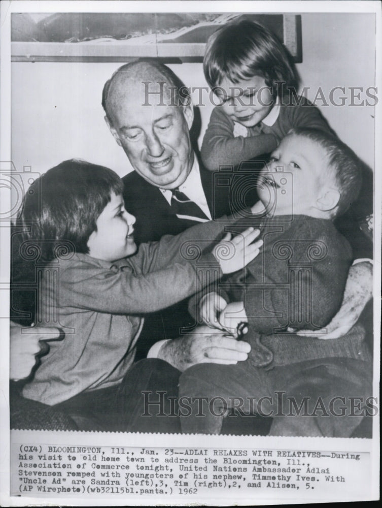 1962 Press Photo UN Ambassador Adlai Stevenson Romps With Nieces And Nephew - Historic Images