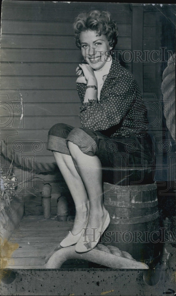 1957 Press Photo Model Sherry O&#39;Neil In Rehearsal Of Oklahoma - Historic Images