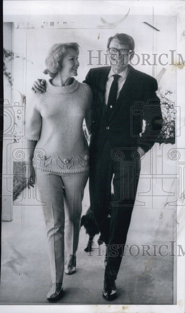 1969 Press Photo Michael O&#39;Shea and his wife, actress Virginia Mayo - Historic Images