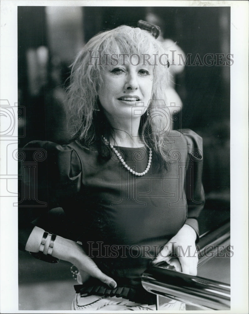 1989 Press Photo Famous London Designer Zahdra Rhodes At Marcus Fashion Show - Historic Images