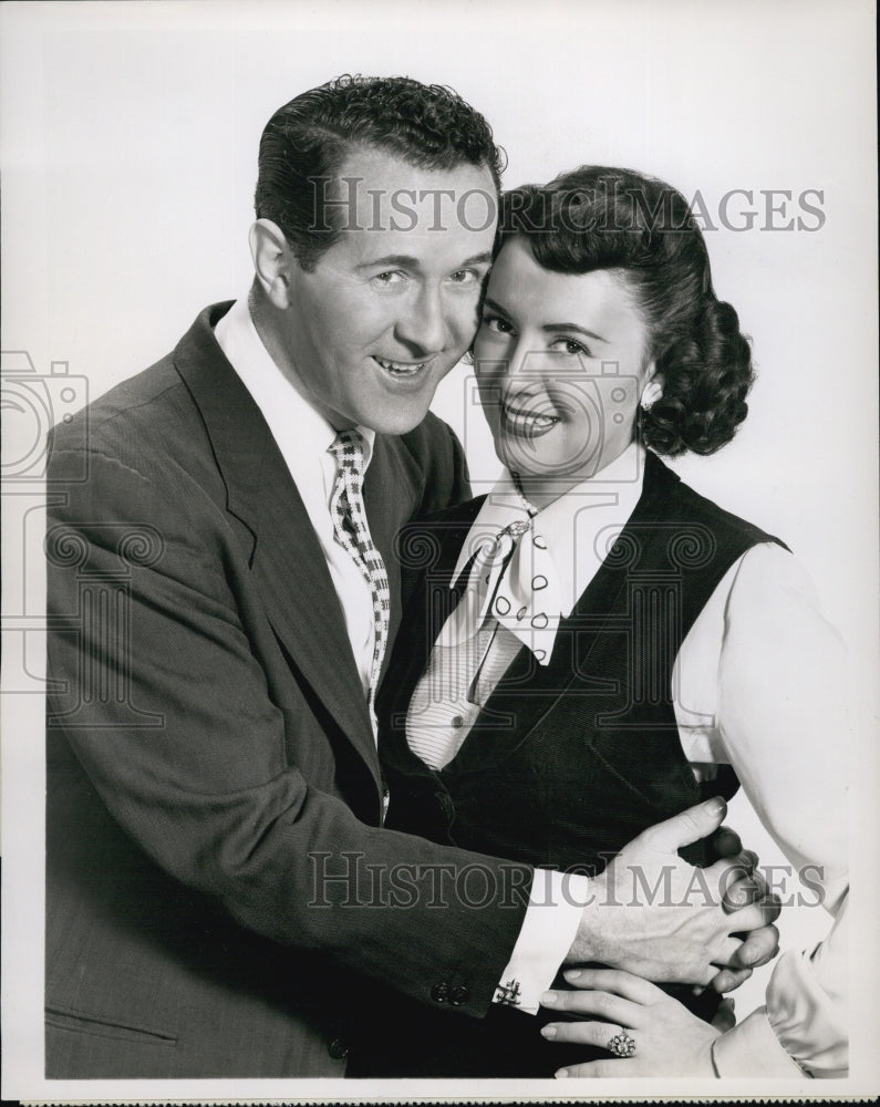 1952 Press Photo Bob Russell and Arlene James &quot;It&#39;s in the Bag&quot; - Historic Images