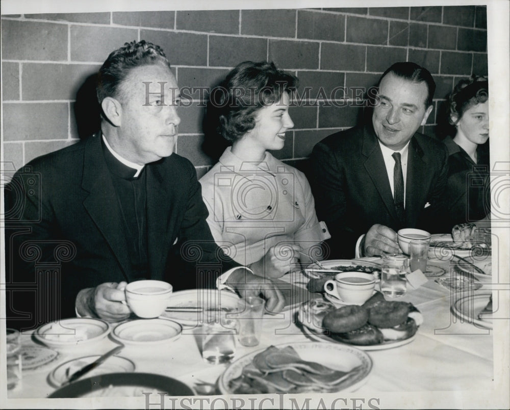 1958 Press Photo Annual Fathers and Daughters Communication Breakfast. - Historic Images