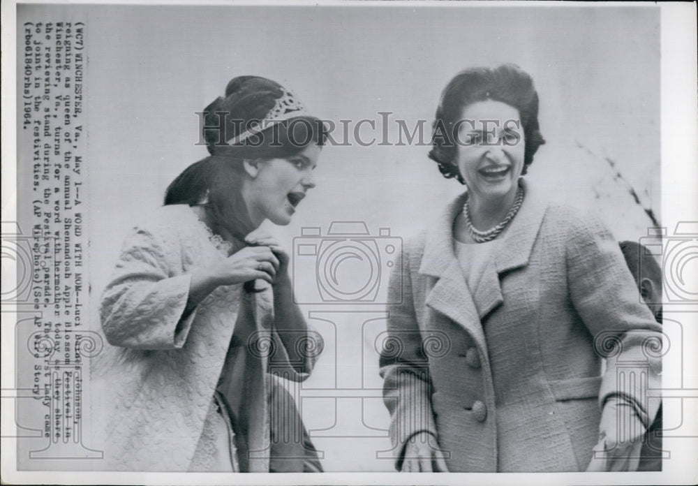 1964 Press Photo Luci Baines Johnson turns a word to her mother. - Historic Images