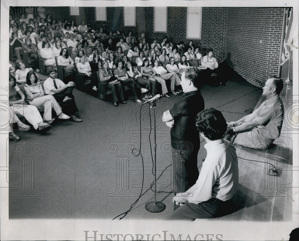 1975 Press Photo Norfolk Prisoners Speak to Braintree High School Students - Historic Images