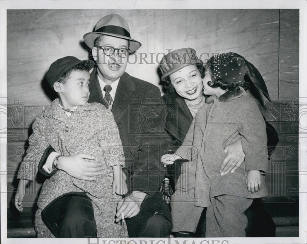 1957 Press Photo Mr &amp; Mrs George Hill Adopt Thomas &amp; Lynda from Korea - Historic Images