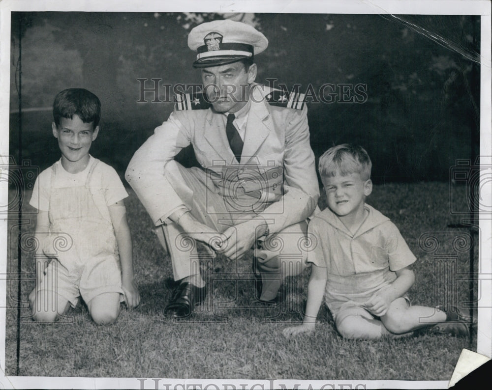 1951 Press Photo Lt commander Francis Lee Higginson Jr &amp; his Sons - Historic Images