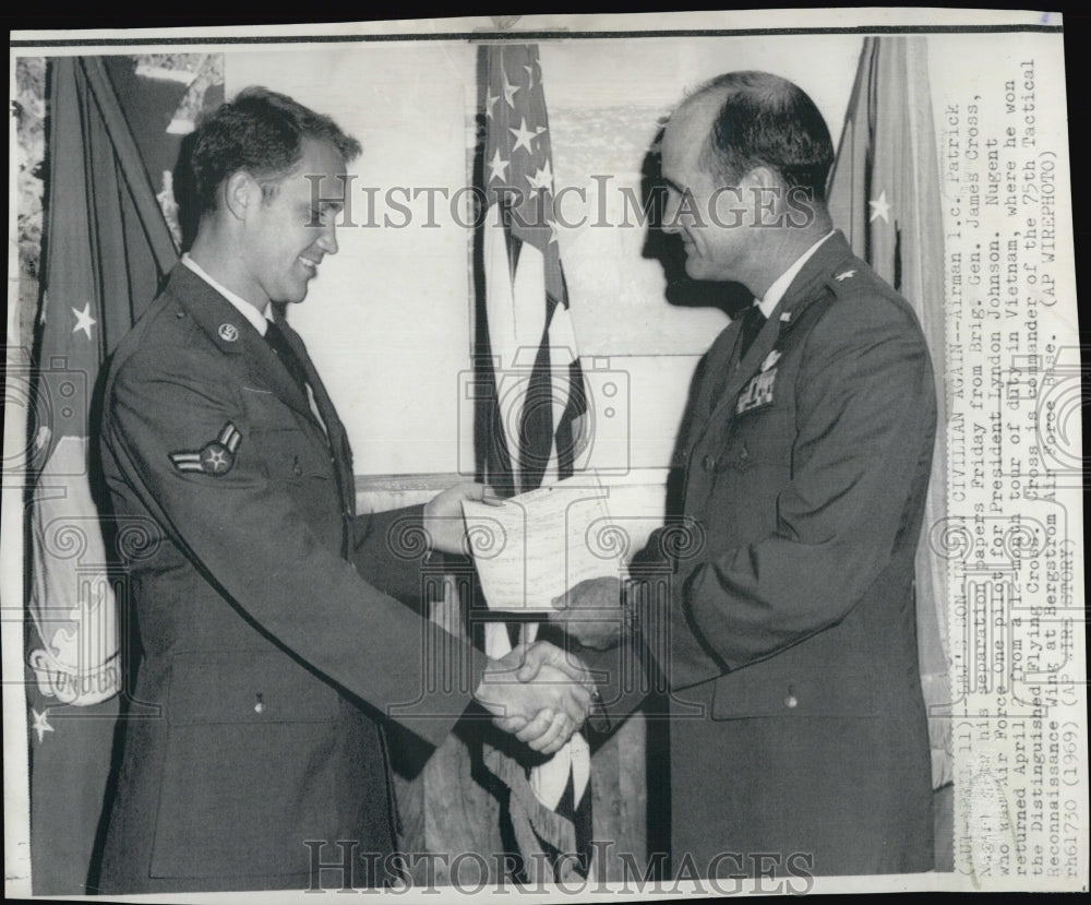 1969 Press Photo Airman Patrick Nugent won Distinguished Flying Cross Vietnam - Historic Images