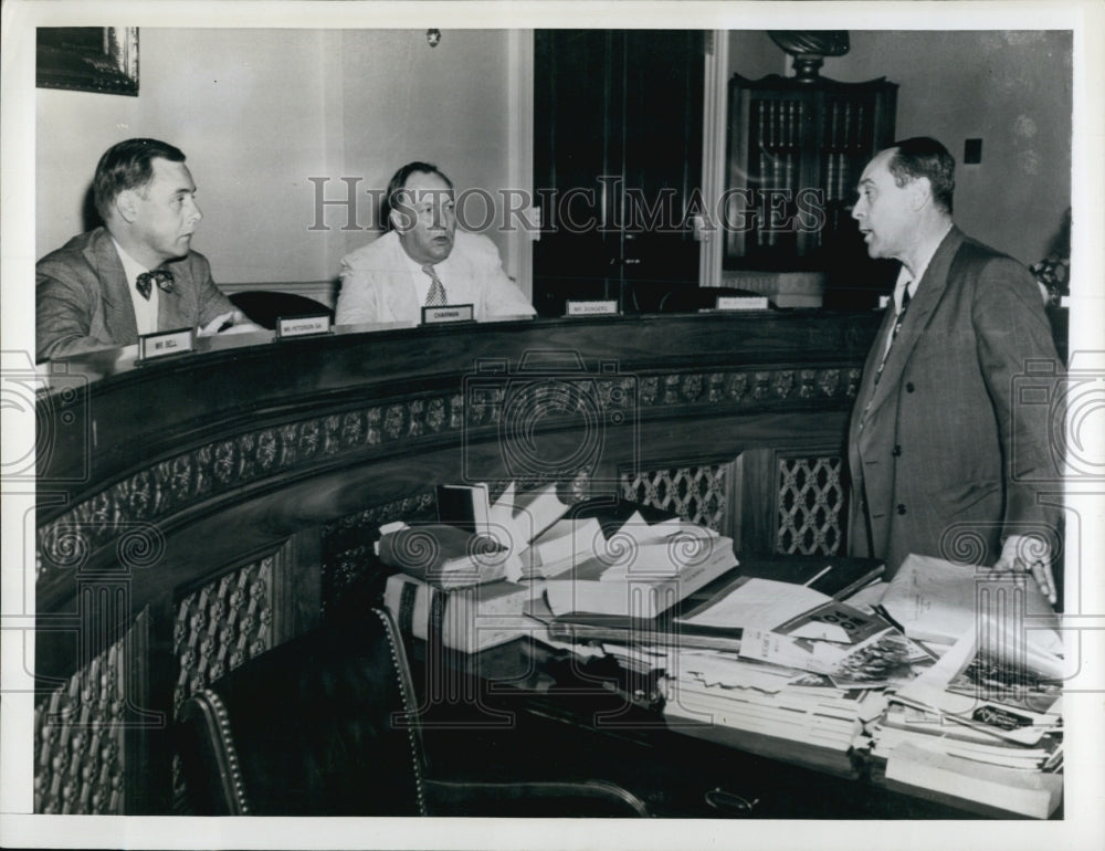 1948 Press Photo John Brunner testifies House Committe that Federal Parole Board - Historic Images