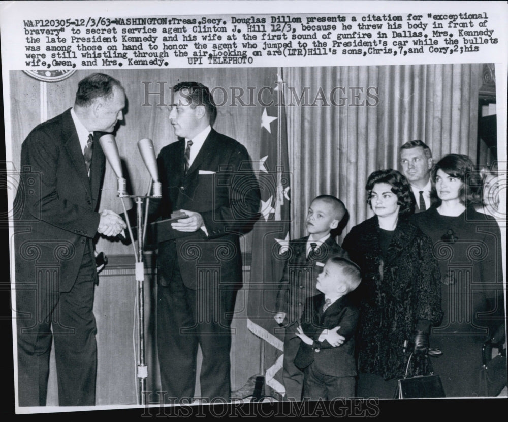 1963 Press Photo Tre Sec D Dillon,CJ Hill & ,Mrs Kennedy and Hills family - Historic Images