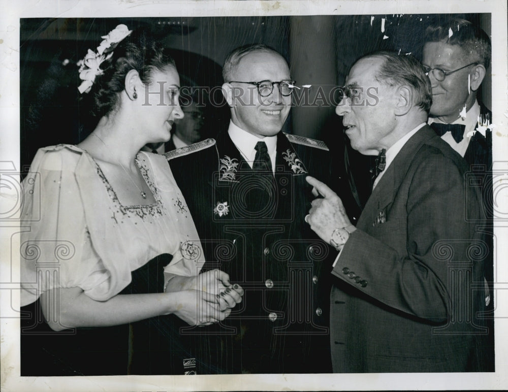 1946 Press Photo Soviet Nilolai Novikov &amp; wife &amp; US Rep Sol Bloom - Historic Images