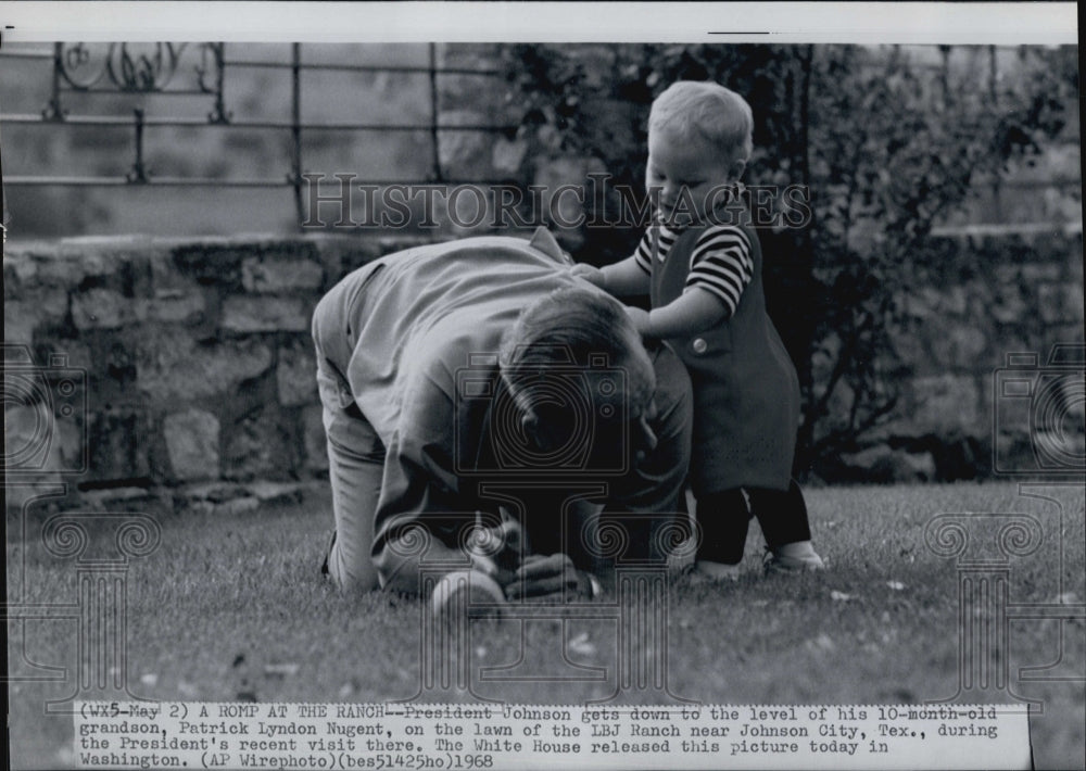 1968 Press Photo President Johnson and grandson Lyn Nugent - Historic Images