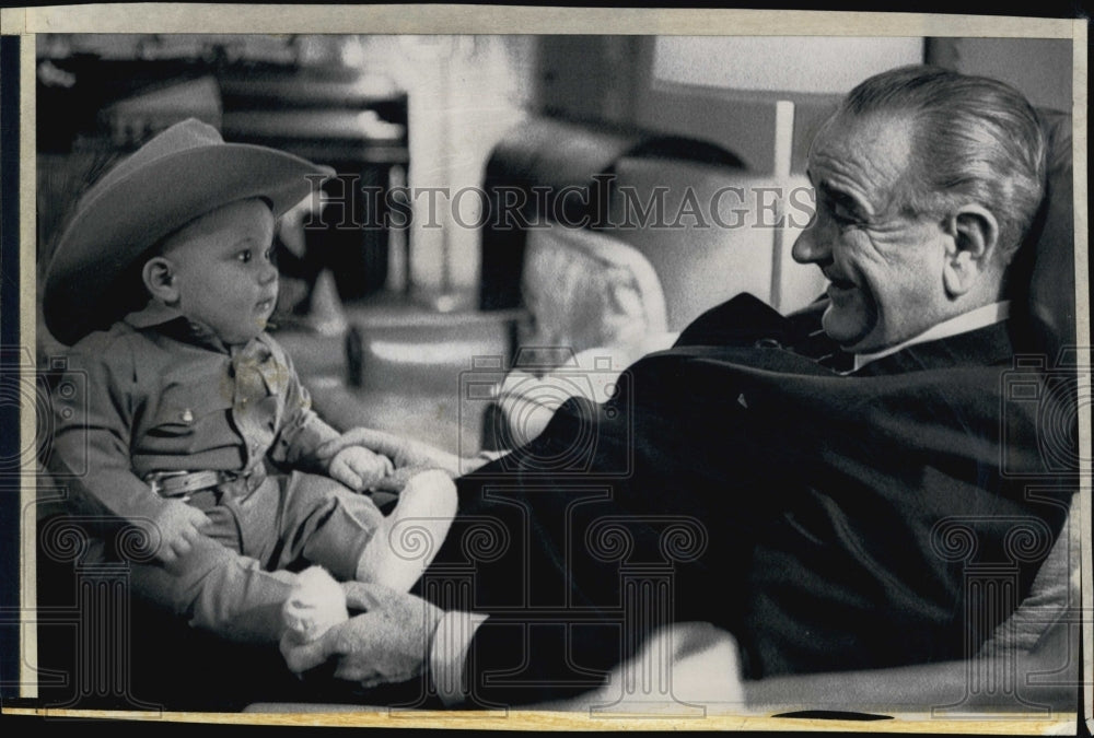 1968 Press Photo President Johnson and grandson - Historic Images