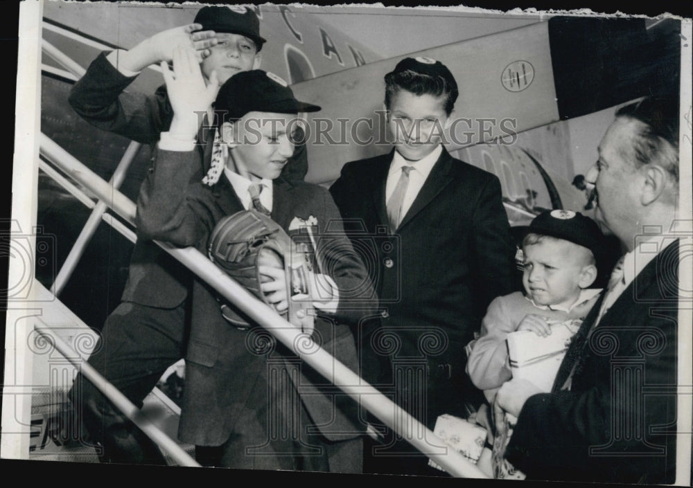 1959 Press Photo Kozmin brothers, Paul, Richard, George, Peter, depart - Historic Images