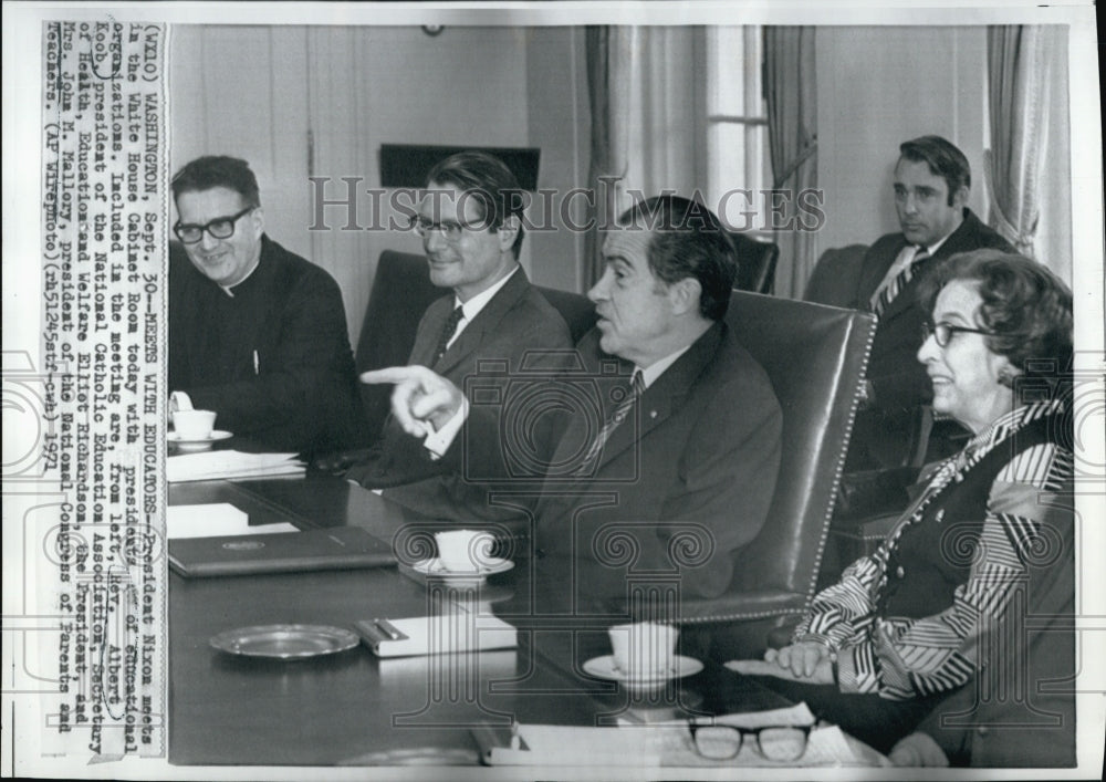 1971 Press Photo President Nixon, Rev. A. Koob, E. Richardson, Mrs. J. Mallory - Historic Images