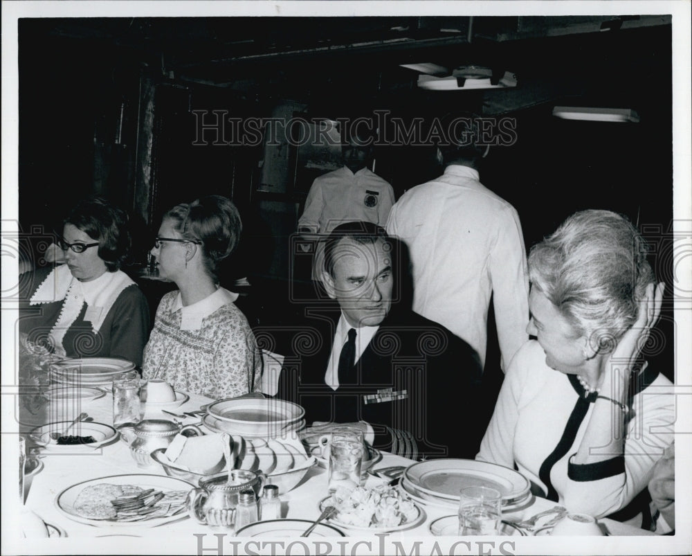 1969 Press Photo USS Boston Capt R A Komorowski and guests - Historic Images