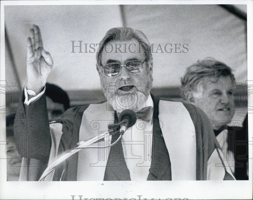 1989 Press Photo Professor Koop and Senator Kennedy - Historic Images