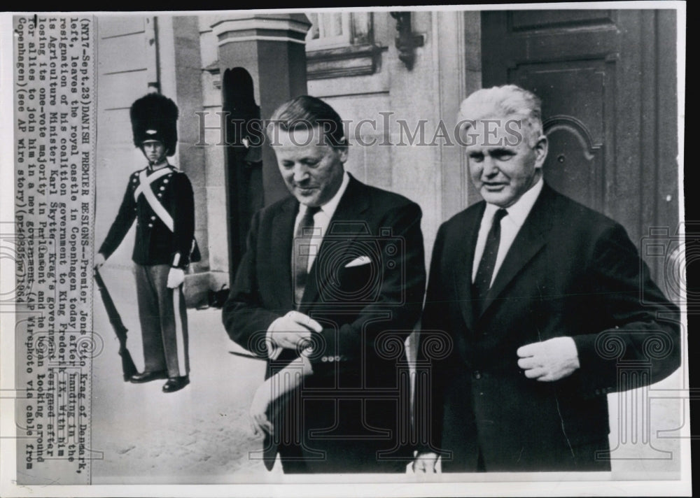 1964 Press Photo Premier Jens Otto Krag of Denmark, leaves royal castle - Historic Images