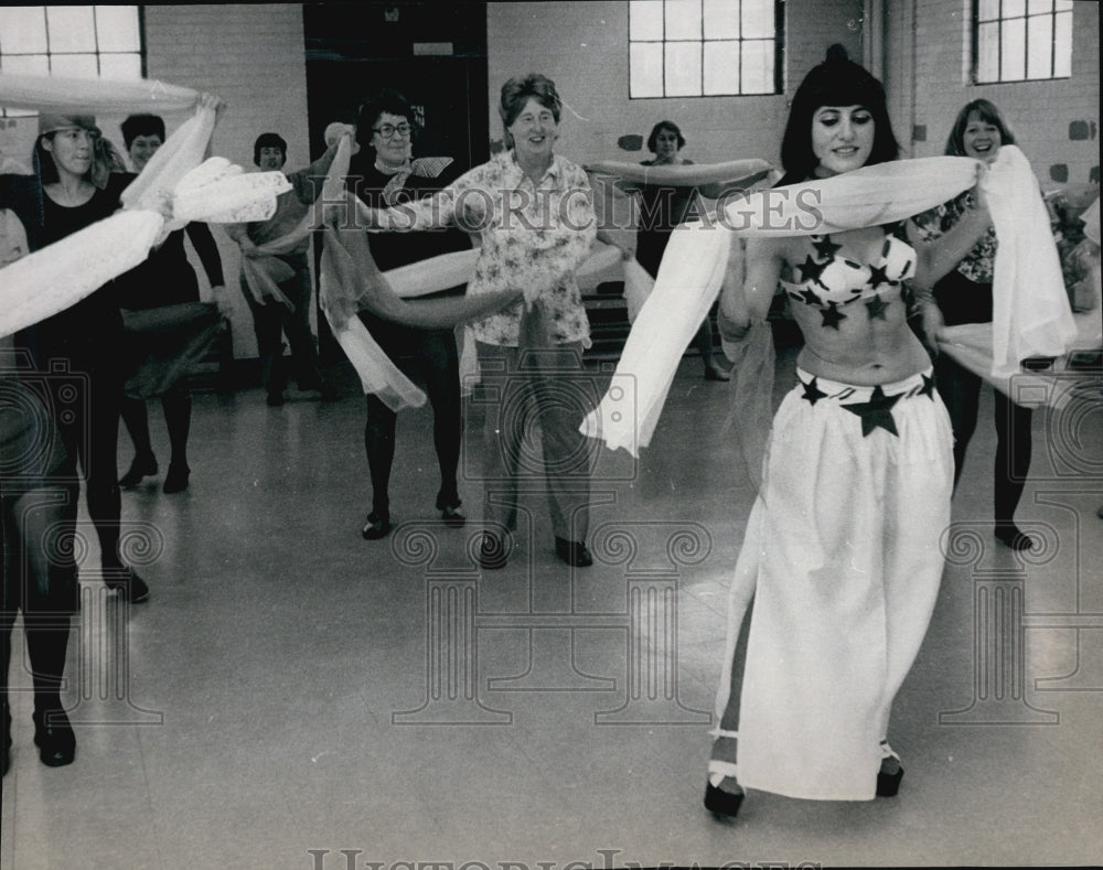 1976 Press Photo Lebanese Dancer Colette Kraiker - Historic Images