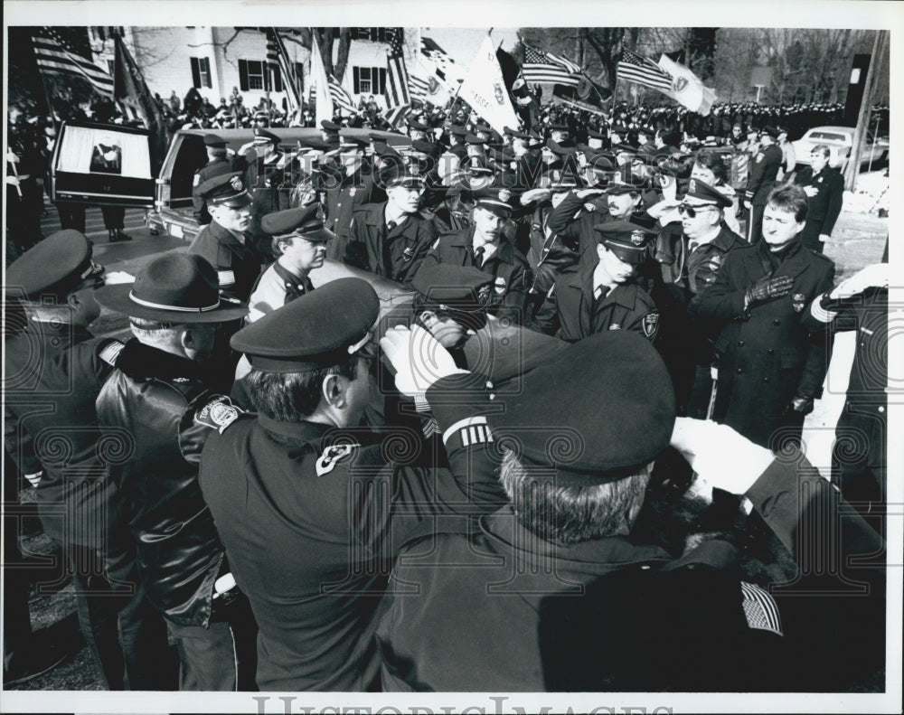 1994 Press Photo Police Chief Robert Mortell gunned down Funeral Service - Historic Images