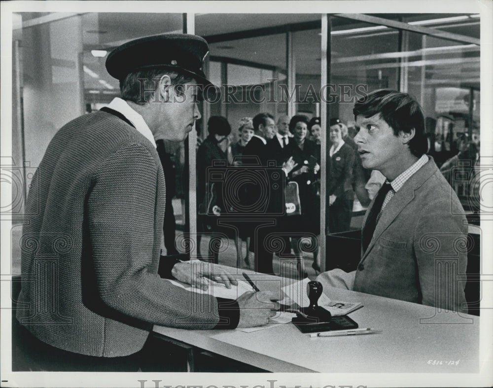 1966 Press Photo James Coburn and Robert Morse in &quot;The Loved One&quot; - Historic Images