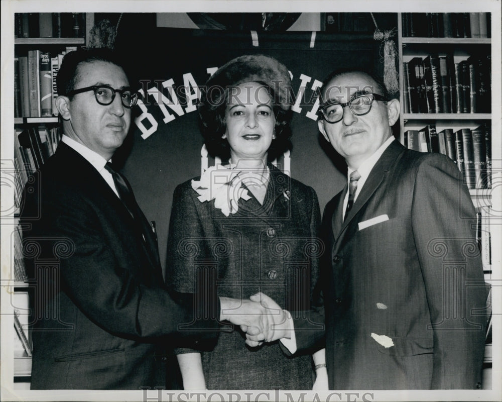 1962 Press Photo Dr William Korey Mrs Charles Gray & Harry Intrillgator - Historic Images