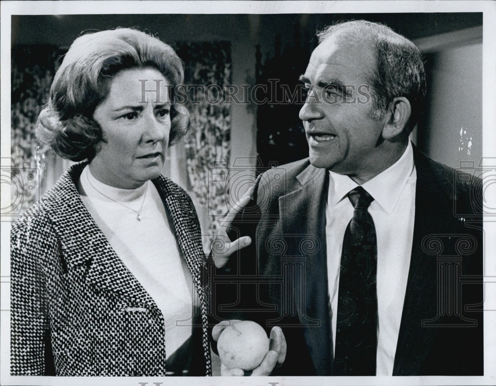 1973 Press Photo Priscilla Morrill and Edward Asner &quot;The Mary Tyler Moore Show&quot; - Historic Images