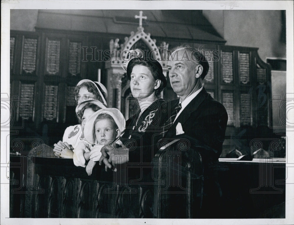 1946 Press Photo Prof. Louis F Budenz and family - Historic Images