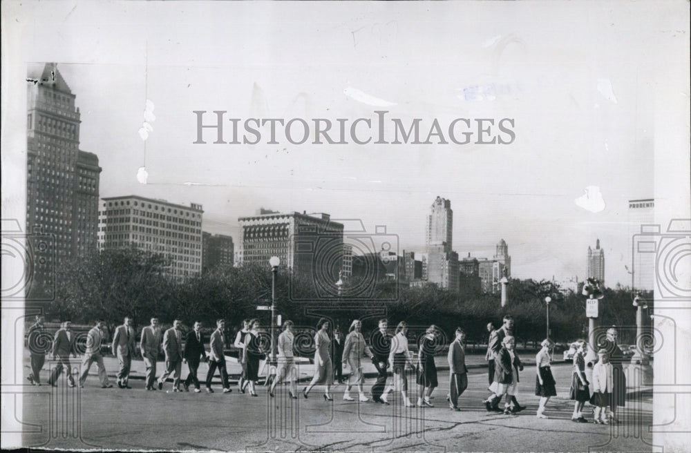 1956 Press Photo Mr &amp; Mrs Gerritt Keeienga and their 21 childre4n in Chicago - Historic Images