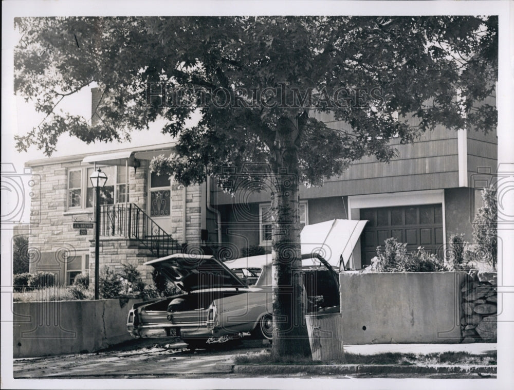 1963 Press Photo James Broyer Intl VP AFL-Cio car set on fire for refusing deals - Historic Images