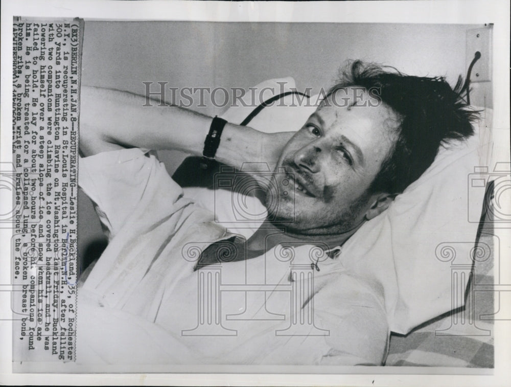 1964 Press Photo Leslie H Buckland in hospital from an accident - Historic Images