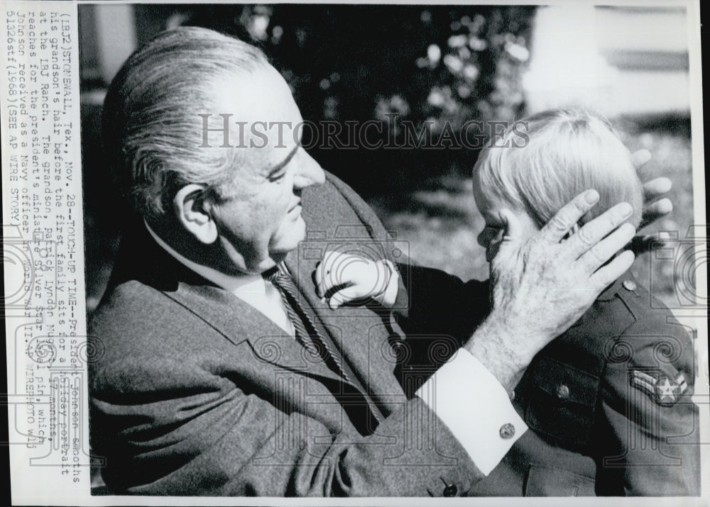 1968 Press Photo President Lyndon B. Jonson & Grandson At LBJ Ranch - Historic Images
