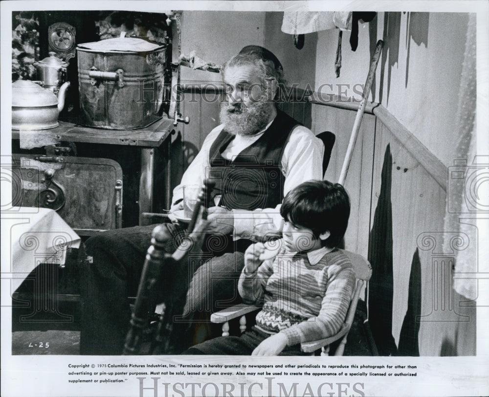 1975 Press Photo Yossi Yadin and Jeffrey Lynas in "Lies My Father Told Me" - Historic Images