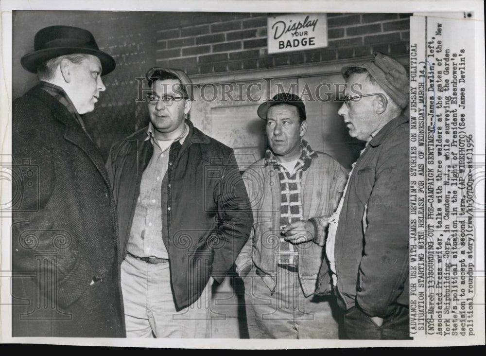 1956 Press Photo James Devlin talks with welders - Historic Images